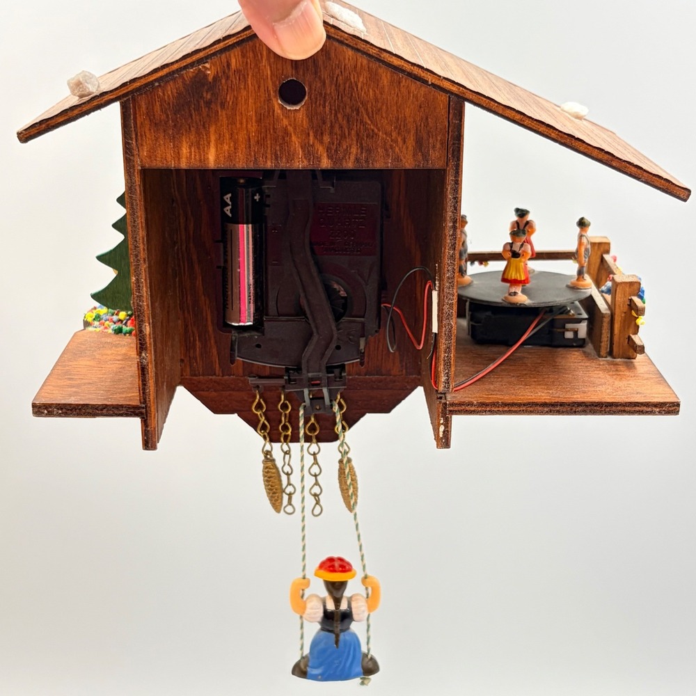 VTG Hermle Quartz 2200 German Cuckoo Clock Chalet Dancers Deer Alpine Wood House - Picture 14 of 17